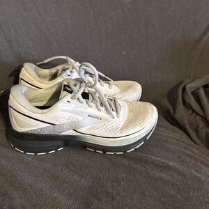 Brooks Trace 3 Womens  Shoes White Running/ Walking Sneaker Shoes Sz 8.5 D Wide